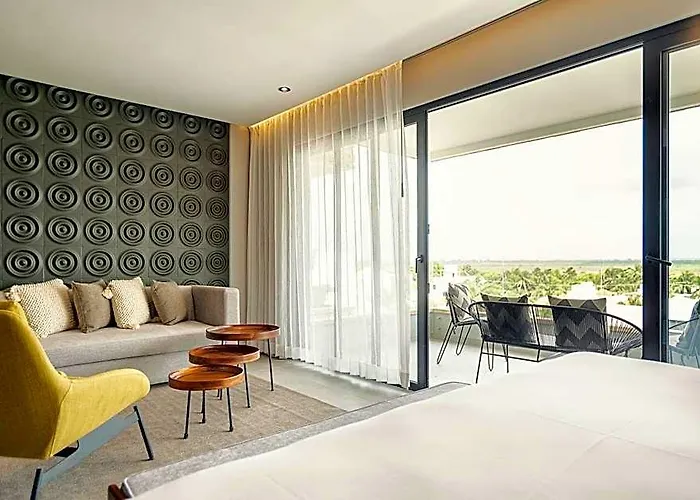 Hotel The Fives Oceanfront